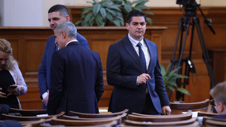 Когато видиш парламентарната група на "Има такъв народ" и в главата си припяваш "Are you just somebody that I used to know..."