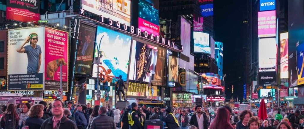 2. Times Square, Ню Йорк, САЩ
Безбройните светлини в сърцето на Ню Йорк, винаги са били притегателна сила за обективите ни.