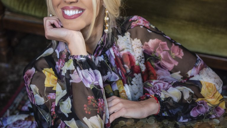 Познавате я като слънчевото момиче от прогнозата за времето на bTV, а начинът, по който казва „Добро утро" от екрана, ще ви накара да започнете деня си с усмивка