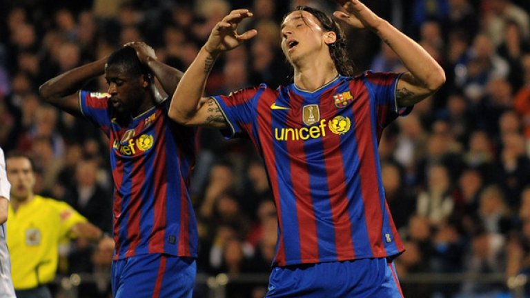 2. Златан Ибрахимович
Скъп трансфер, който се превърна в грешка заради връзката Пеп-Меси. Двамата определяха правилата в тима, а Златан не е от хората, които свирят втора цигулка. Шведът така и не успя да се адаптира в тази ситуация. Пеп реши да го вземе през 2009-а, когато Ибра бе на върха и първоначално нещата бяха страхотни - 11 гола в първите 14 мача, включително великолепно победно попадение в първото Ел Класико през сезона срещу Реал. След това головата сметка на шведа "замръзна" и много бързо двамата с Гуардиола влошиха отношенията си. Договорът на Златан бе за пет години, но вместо да го изпълни, последваха турбулентни 12 месеца, след които си тръгна безславно от "Камп Ноу".