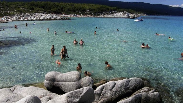 Българският летовник по гръцките плажове най-после отново си намери любимия домашен дух от някогашното ни Южно Черноморие