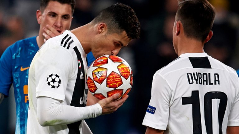 Средна оценка (2010-2019):
Меси: 8.62
Роналдо: 8.05
WhoScored.com наскоро разкри средните оценки по десетобалната система за цялото десетилетие, когато отличи идеалния състав от последните 10 г. за всеки клуб. Тук Роналдо изостава от Меси и оценките му са спаднали, откакто отиде в Серия А. В Реал той е бил оценен средно с 8.17, а в Ювентус - със 7.58.