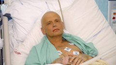 Александър Литвиненко в болничното легло през есента на 2006 г. , където издъхна, отворен с Полоний-210