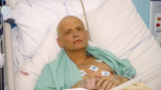 Сър Робърт Оуен обяви, че има вероятност Владимир Путин лично да е одобрил убийството на агента, потърсил убежище във Великобритания