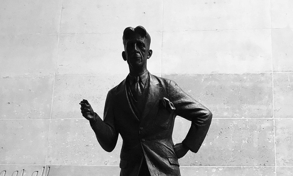 George_Orwell_statue_-_BBC_London_(38562767202)