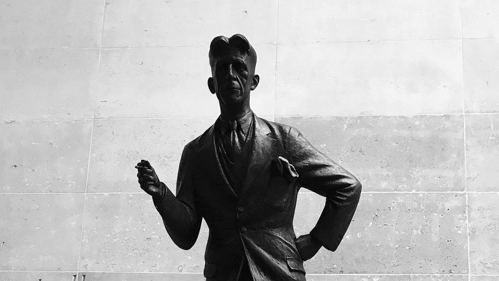 George_Orwell_statue_-_BBC_London_(38562767202)