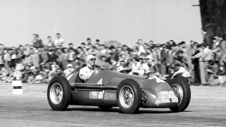 Джузепе Фарина печели първия старт от Формула 1