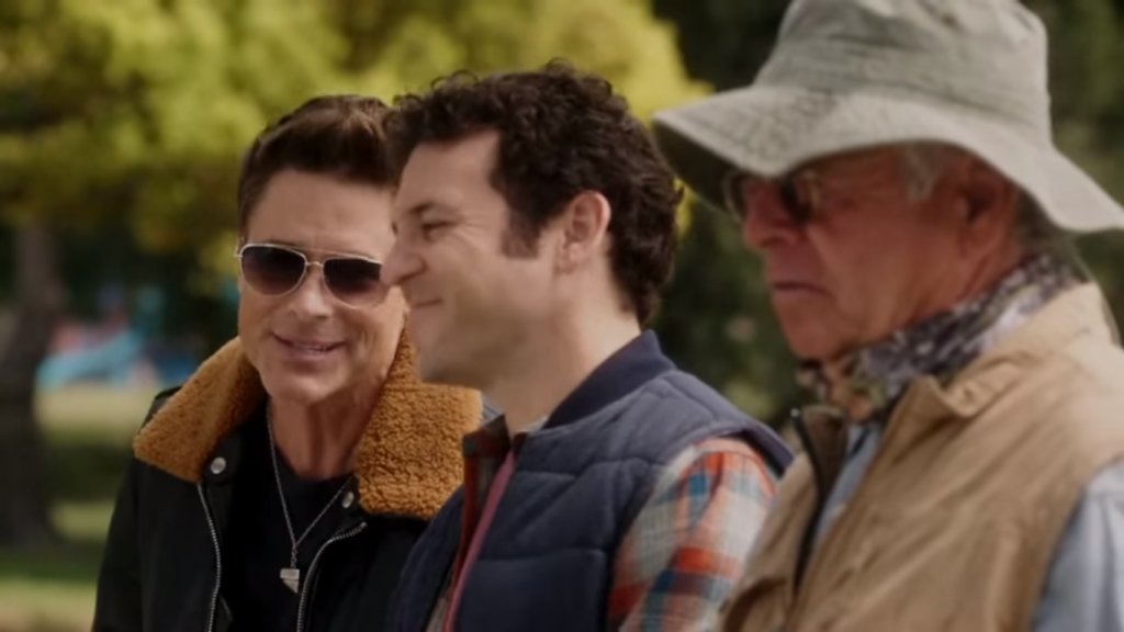 \"The Grinder\" 
Разказва се за двама братя - единият е адвокат, а другият -
 актьор, който играе адвокат. В крайна сметка сериалът на актьора свършва и той иска да помага на брат си, който не може да говори пред хора. Може би е малко нов, но все па