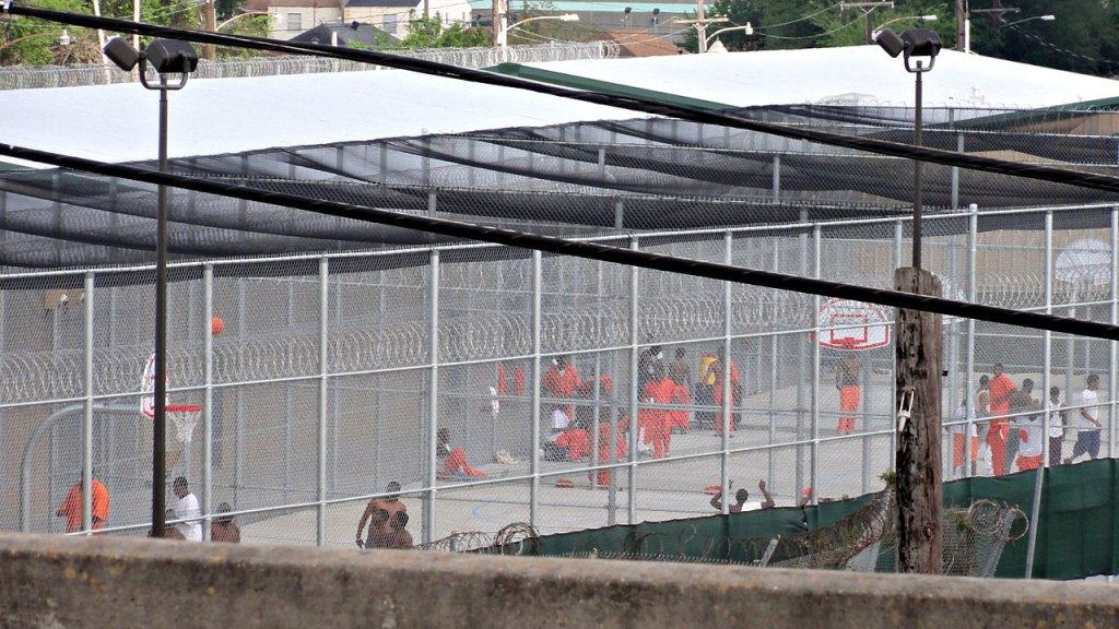 1280px-Inmates_Orleans_Parish_Prison