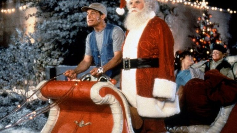 "Ърнест спасява Коледа" (Ernest Saves Christmas, 1988 година) е сред филмите, които трябва да се гледат с много-много... малко внимание. Защо? Защото не е смешен, а е инфантилен. Но пък задължително ще донесе коледния дух у дома ви... Дори да не ви харесва.