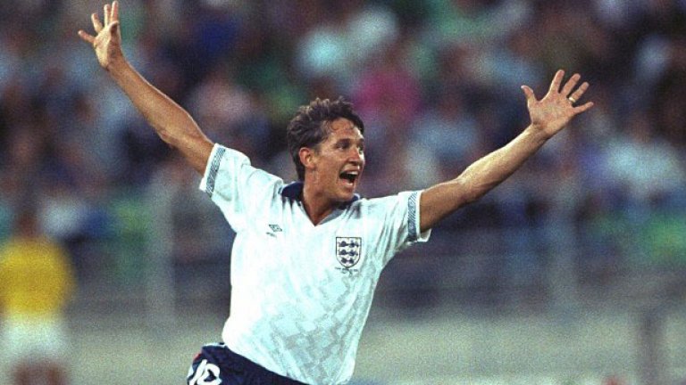 Водещият Гари Линекер обаче насочи стрели и към Футболната асоциация, която наистина можеше да измести мача в събота.