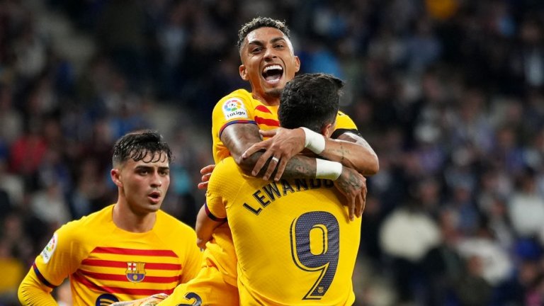 Барселона ликува с титлата след успех над градския съперник