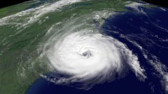 Тропическата буря прерасна в ураган, поставяйки по този начин негативен рекорд