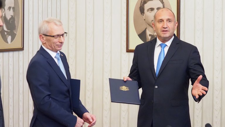 Връчването и връщането на мандата за правителство отнеха по-малко от две минути