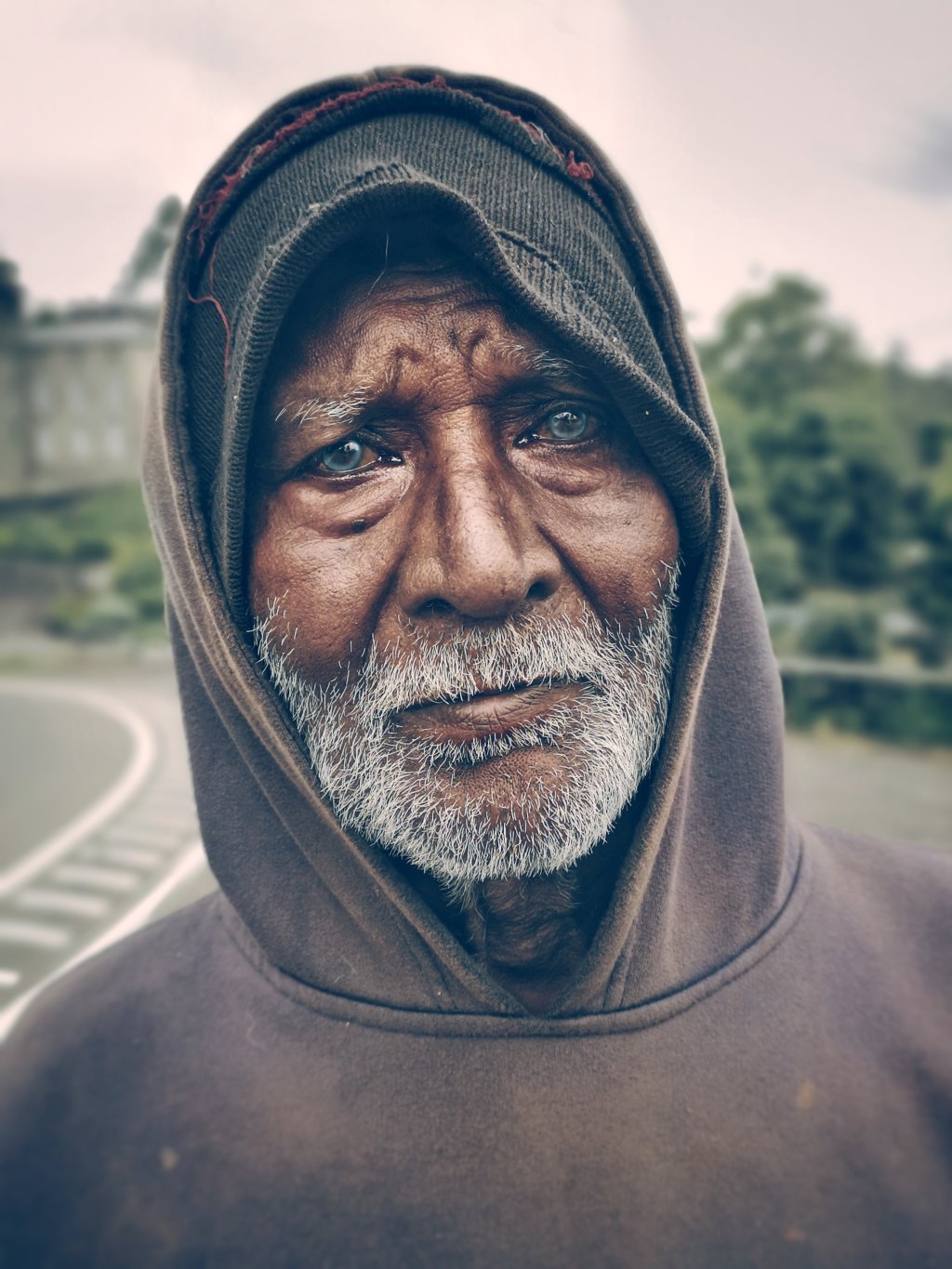 Категория: Faces – експериментират с идентичност и силата на портретната фотография 
1 място в категория Faces e за costin.mocanu от Румъния и снимката  „The rainy day“