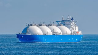 Петролът наближава най-високата си стойност за последното десетилетие