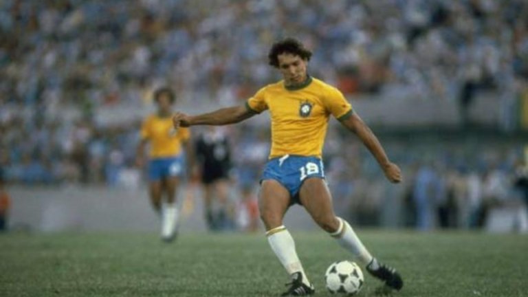 Не можете без Едер
Изхвърлен от отбора на Бразилия за световното през 1986 г. от Теле Сантана заради постоянните си пиянски изцепки, крилото Едер изчезва. В пресата плъзва слух, че се е самоубил и хората обвиняват треньора Сантана. "Скрих се, защото исках светът да види, че Бразилия не може без Едер", казва футболистът след седмица в неизвестност. И с оглед на четвъртфиналното отпадане на "селесао" от Мондиала - нищо чудно да е бил прав. 