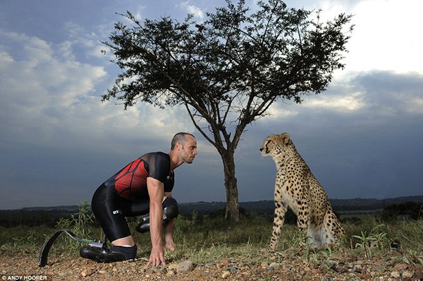 Оскар Писториус застана лице в лице с леопарда Антъни в Претория. Южноамериканецът беше голямата звезда на Параолимпиадата, но сега е обвинен в убийство