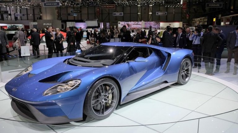 Ford GT, който е за моделната 2017-а е голямата звезда на автомобилните изложения тази година