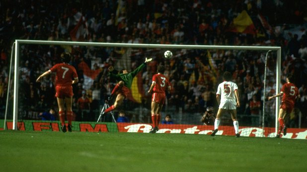 Мачът между Милан и Тотнъм снощи върна спомена за италианско-английските битки от едно време, каквато беше финалът за КЕШ през 1984 Ливърпул - Рома, спечелен от англичаните след дузпи
