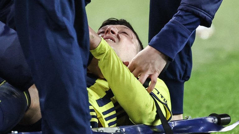 Четири поредни мача като титуляр и Йозил се контузи