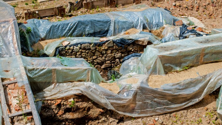 Дълго време археологическите находки на Ларгото стояха изоставени и опаковани в найлони