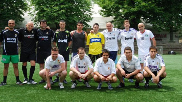 Феновете на Реал (Мадрид) в София и Пловдив често си организират футболни двубои
