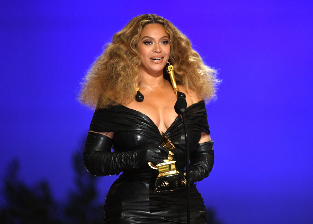 Тазгодишните Награди "Грами" бяха доминирани от движението Black Lives Matter, като пример за това беше наградената песен на Бийонсе "Black Parade".