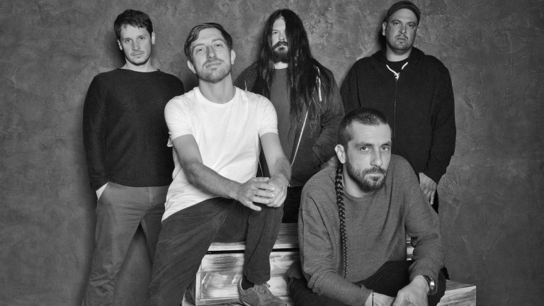 Kогато говорим за музиката като пътуване - към корените, към фолклора, но и към съвсем други светове, едно име изпъква на българската сцена и това е smallman