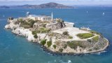 Изглед от въздуха към острова, на който се намира затвора Алкатраз