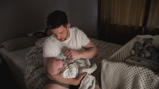 бебе проблеми със съня приспиване