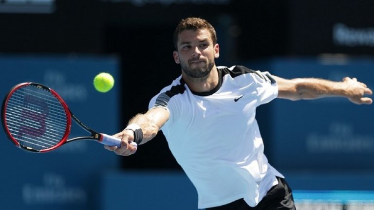 Шаповалов, който е юношески шампион от Уимбълдън, на старта на турнира отстрани изненадващо Ник Кирьос.