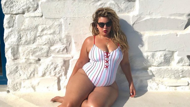 Флувия Ласерда 
Флувия е родена в Бразилия и е първият Plus-size модел, който стига до корицата на тамошния Playboy. След това се мести в Ню Йорк, където е забелязана от модни скаути в Манхатан. Оттам кариерата й тръгва стремглаво нагоре, а основната й цел е да промени нагласите и стереотипите в модния бранш. 
Тя признава, че никога през живота си не е спазвала диети дори и за ден и не може да си представи да робува на кантара. В момента Ласерда се описва като супер модел и супер майка (има две деца – на 4 и на 18 години).