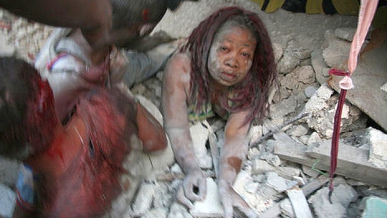 Снимките от бедствието в Хаити са ужасяващи...