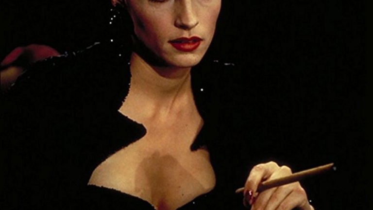 Ксения Онатоп (Golden Eye)
На агент 007 Джеймс Бонд традиционно му върви на красиви жени. Не всички обаче са в беда и се нуждаят от спасяване и силна мъжка прегръдка. Някои имат за цел да го ликвидират, дори това да включва съблазняване и няколко часа в хоризонтална позиция. В "Златното око" агентът, тук изигран от Пиърс Бронсън, трябва да се справи с Ксения Онатоп - опасен член на организацията "Янус", която няма нищо против да убива жертвите си докато прави секс с тях. Фамке Янсен тук пленява погледа, дълго преди да я видим в друга голяма роля в "X-Men".