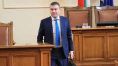 С отказа на Горанов да се върне в Народното събрание се запазва мястото за музиканта Калин Вельов, който положи клетва като депутат миналата седмица