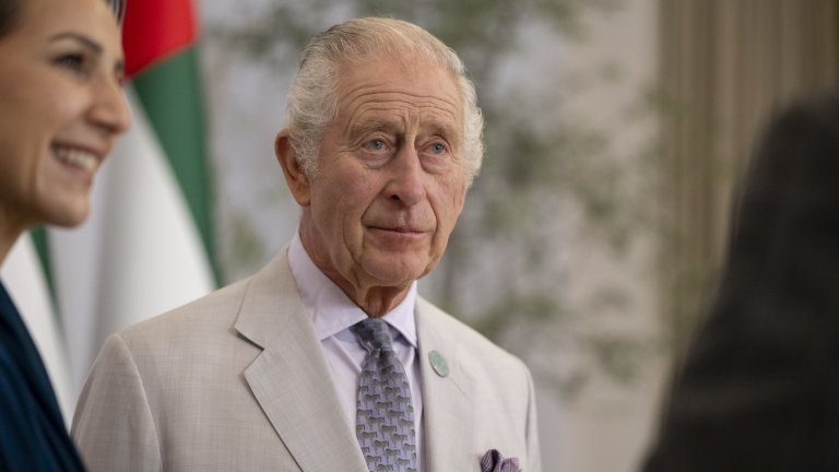 Чарлз III влиза в болница