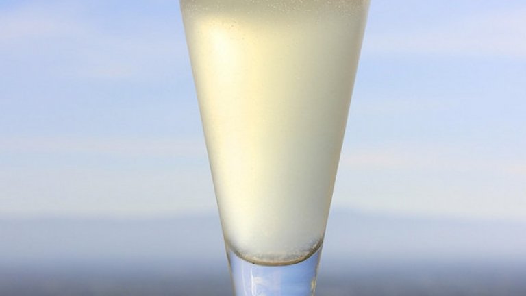 Игла

Този вдъхновен от Аря Старк коктейл съдържа: 30 мл водка, 15-20 мл джинджифилова бира и сока на половин лимон. 