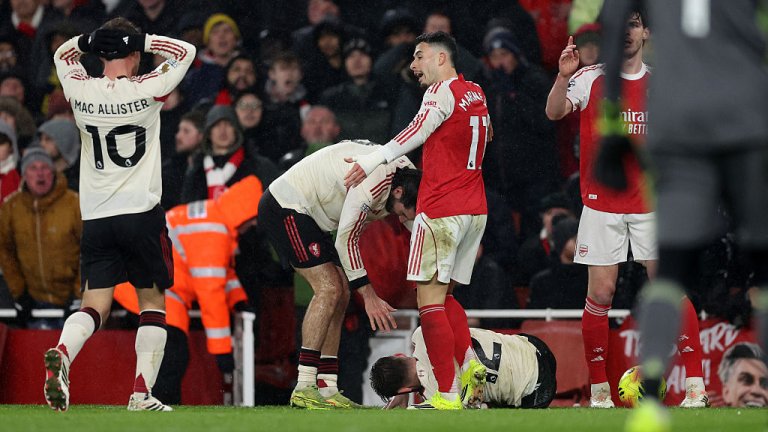 Ван Дайк обясни за ситуацията между Мартинели и Брадли