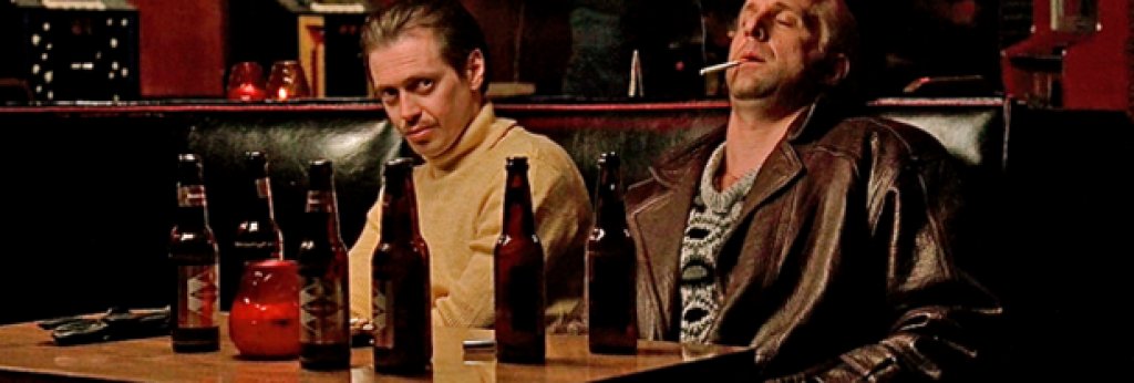 "Фарго" / Fargo (1996) 
Страхотната черна комедия, режисирана от братята Коен, беше възкресена в хитовия едноименен сериал от 2014 г. Оригиналният сценарий е изпълнен с мрачни и иронични обрати, а Франсис Макдорманд получава "Оскар" за ролята на бременната сърцата служителка на полицията във Фарго Мардж Гундерсън.