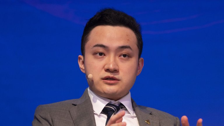 Джъстин Сън 
В списъка на Forbes за последната година влезе и 35-годишният крипто магнат Джъстин Сън. Той е известен със своята противоречива блокчейн платформа Tron и с връзките си с настоящия американски президент Доналд Тръмп. Според Forbes през последната годината богатството на Сън е достигнало 8,5 милиарда долара.