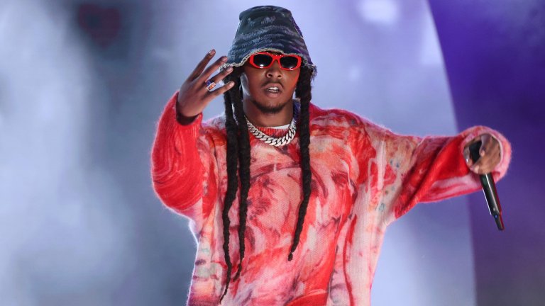 Takeoff
Номинираният за две награди “Еми” член на супер успешното трио Migos си отиде от този свят само преди няколко седмици. Той стана известен през последните няколко години покрай хитовете “MotorSport” с Ники Минаж и Карди Би, както и “Walk It Talk It” с Drake и други. 
Убит е при нещастен случай при безразборна стрелба във въздуха след парти в боулинг зала в Хюстън, Тексас.