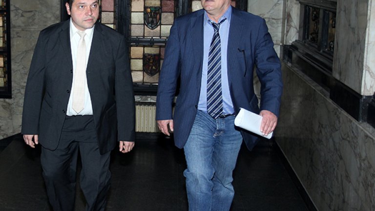 Един ден преди Бойко Борисов да подаде оставка (20 февруари 2013) Златанов си отбелязва - "хората да се изкарат от улиците" и "самосезиране за Семерджиев"