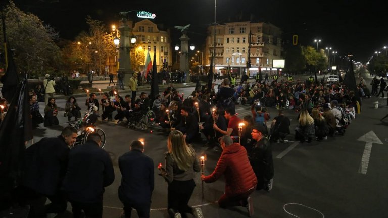 Разликата в електоралните нагласи между ГЕРБ и БСП е паднала до малко над 2 процента