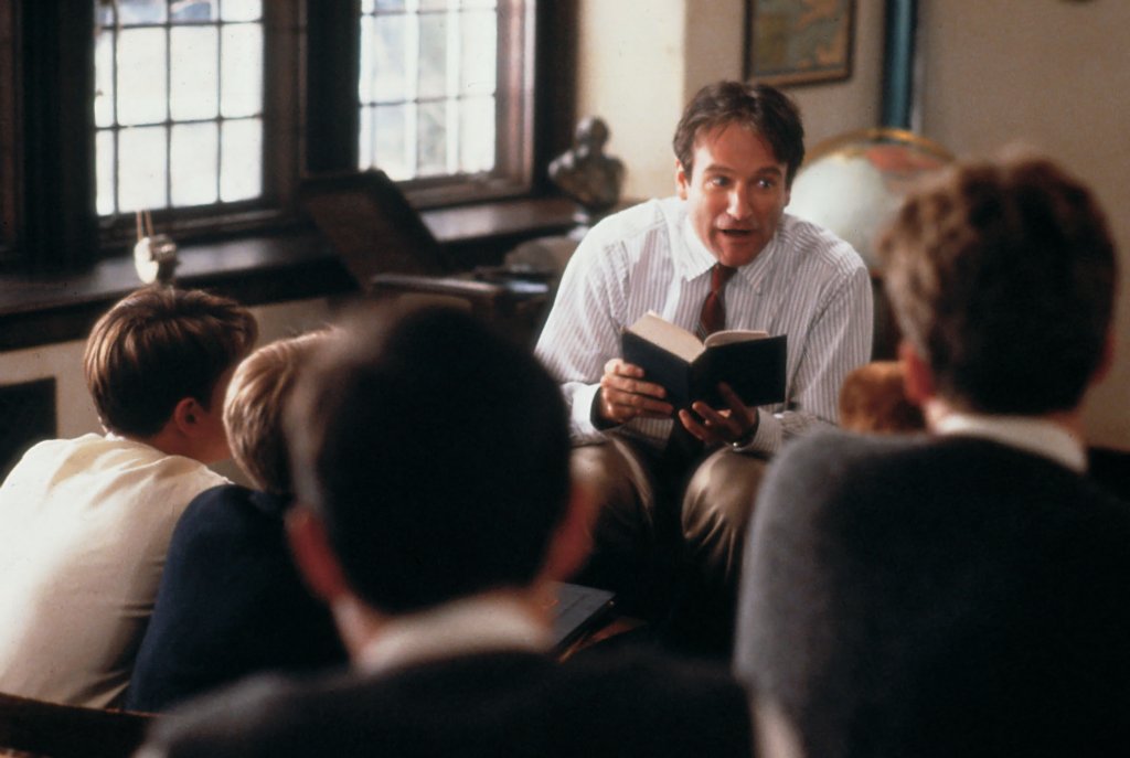 \"Обществото на мъртвите поети\" (Dead Poet\'s Society, 1989) 
Поредна номинация за Оскар за Уилямс - ролята е на учител, който вдъхновява учениците си в консервативно училище в Нова Англия... Любим филм!