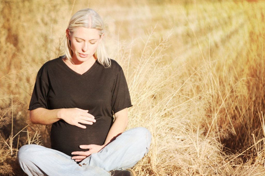 field-grass-mom-34773