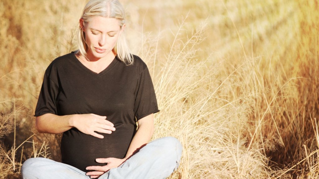 field-grass-mom-34773