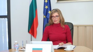 Очаква се скоро да се завърне в България, съобщи във Facebook външният министър Екатерина Захариева