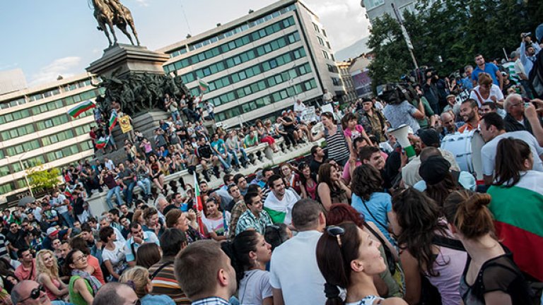 Трети ден на протести срещу олигархията