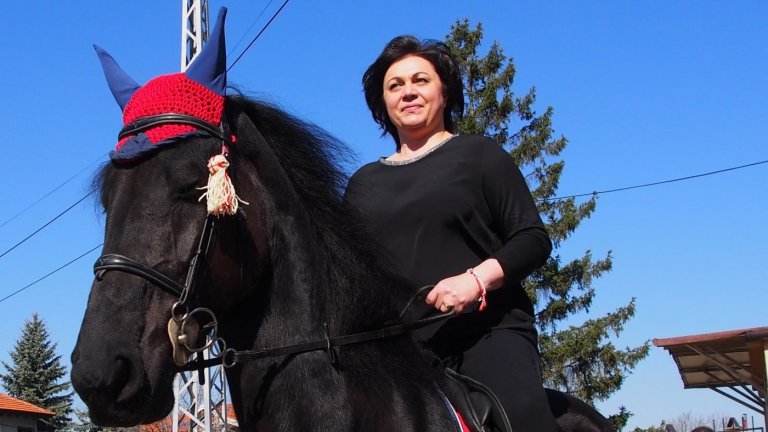 Колко дебели нерви трябват, за да продължаваш да подкрепяш плътно Нинова въпреки всичко досега